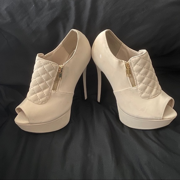 🎈Beautiful Cream Booties - Picture 6 of 6